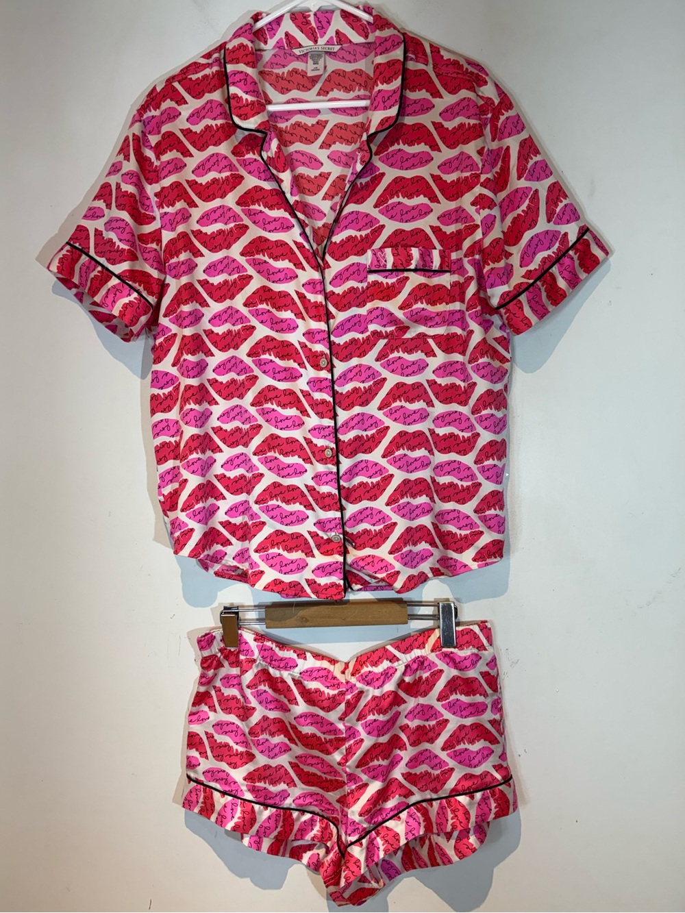 Vintage Victoria’s Secret Satin Lips Love  Pajama Set Large